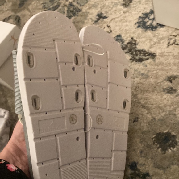 NWT 2/$22 Danskin lightweight slide sandals - Picture 4 of 7